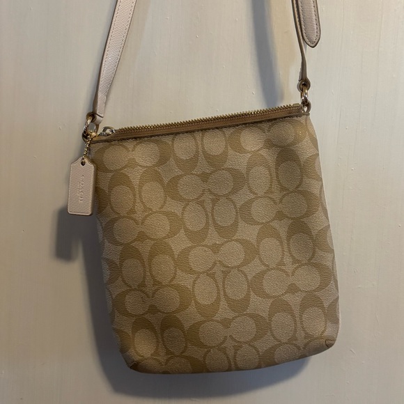 Coach - Picture 4 of 8